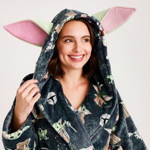 NWT, Vera Bradley Star Wars Grogu Robe in The Mandalorian Medallion, Sz: SM-MD